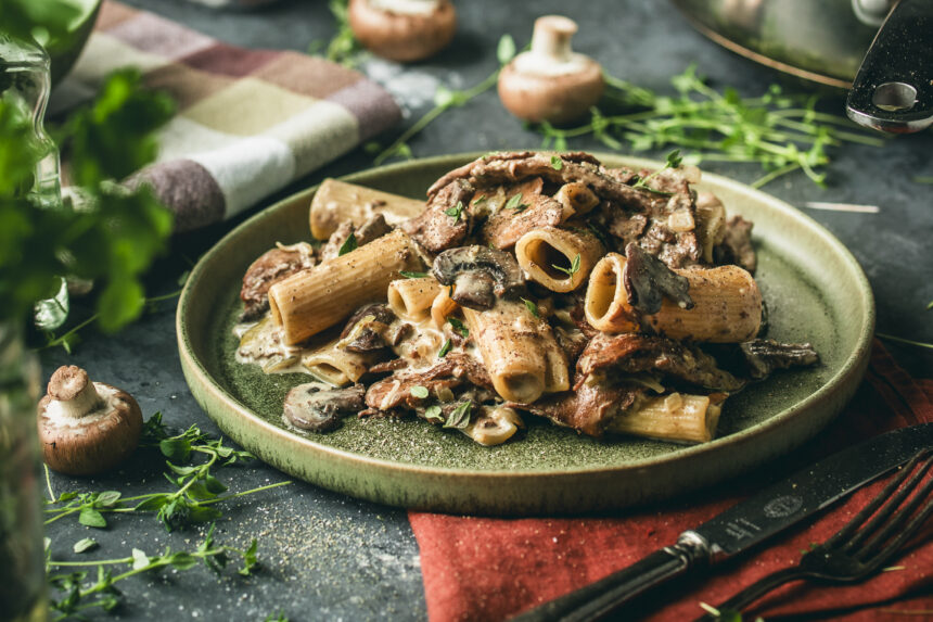 Kermainen sienipasta